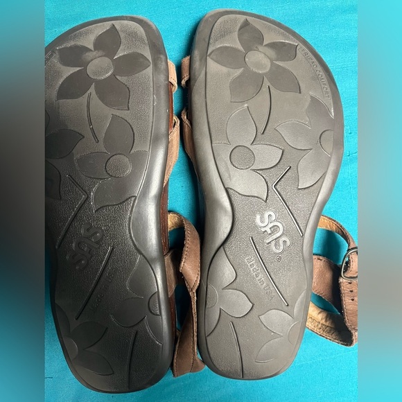SAS PAMPA TOE LOOP CHOCOLATE LEATHER LOW WEDGE SANDAL
Size 10.5 - Picture 7 of 10